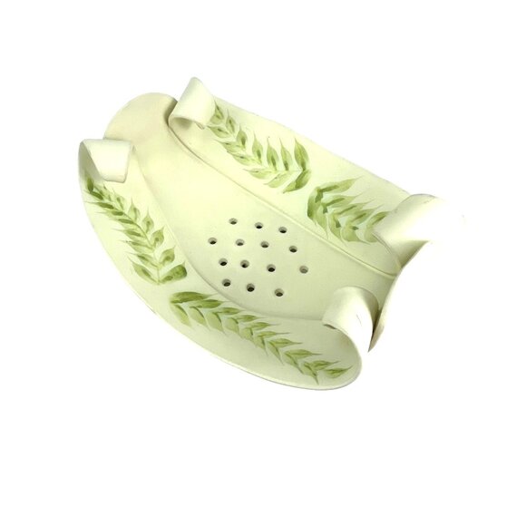 Hilborn Footed Ceramic Berry Bowl With Leaf Design - Picture 4 of 10